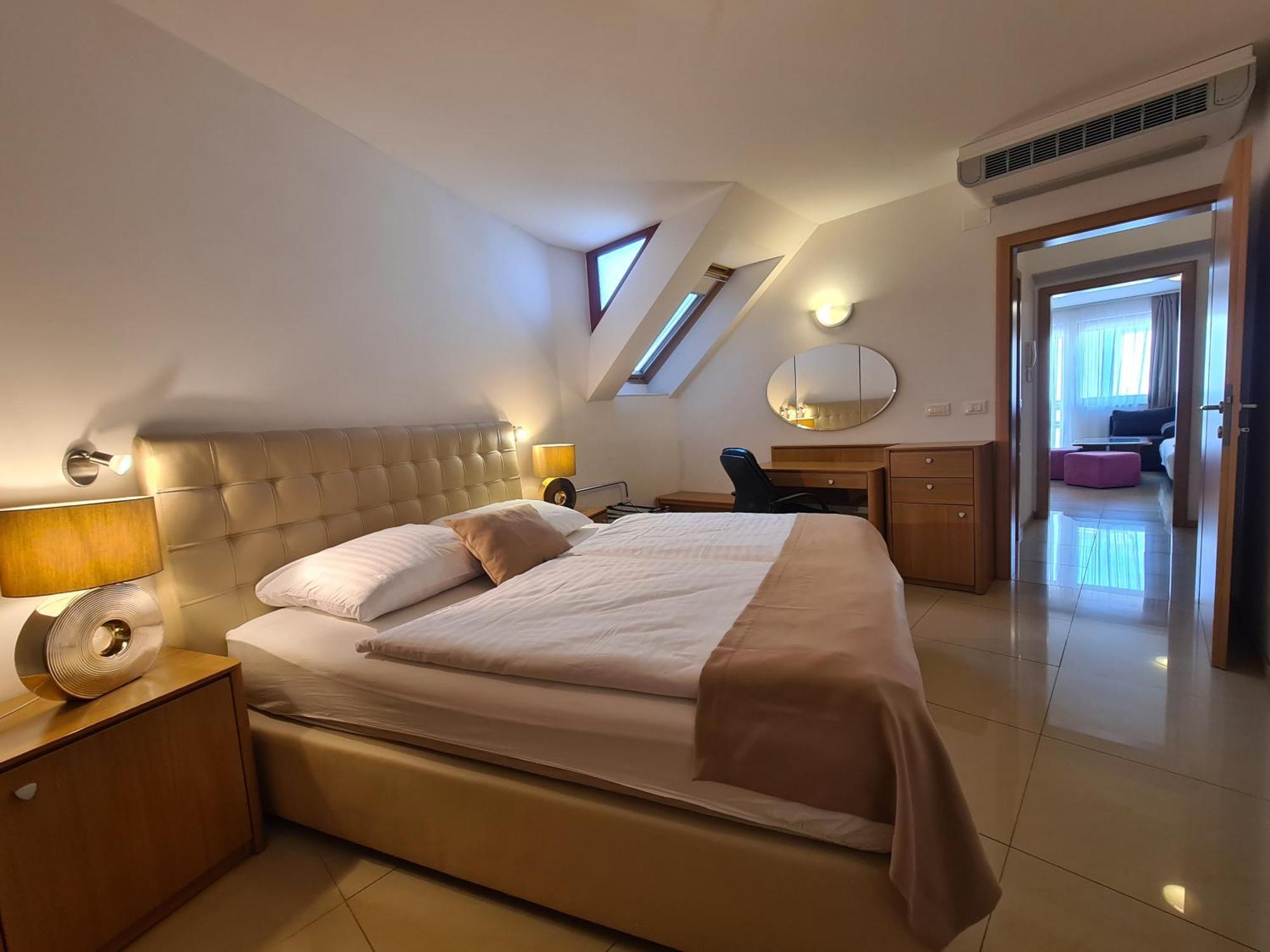 Aparthotel Gaja Μπλεντ Εξωτερικό φωτογραφία