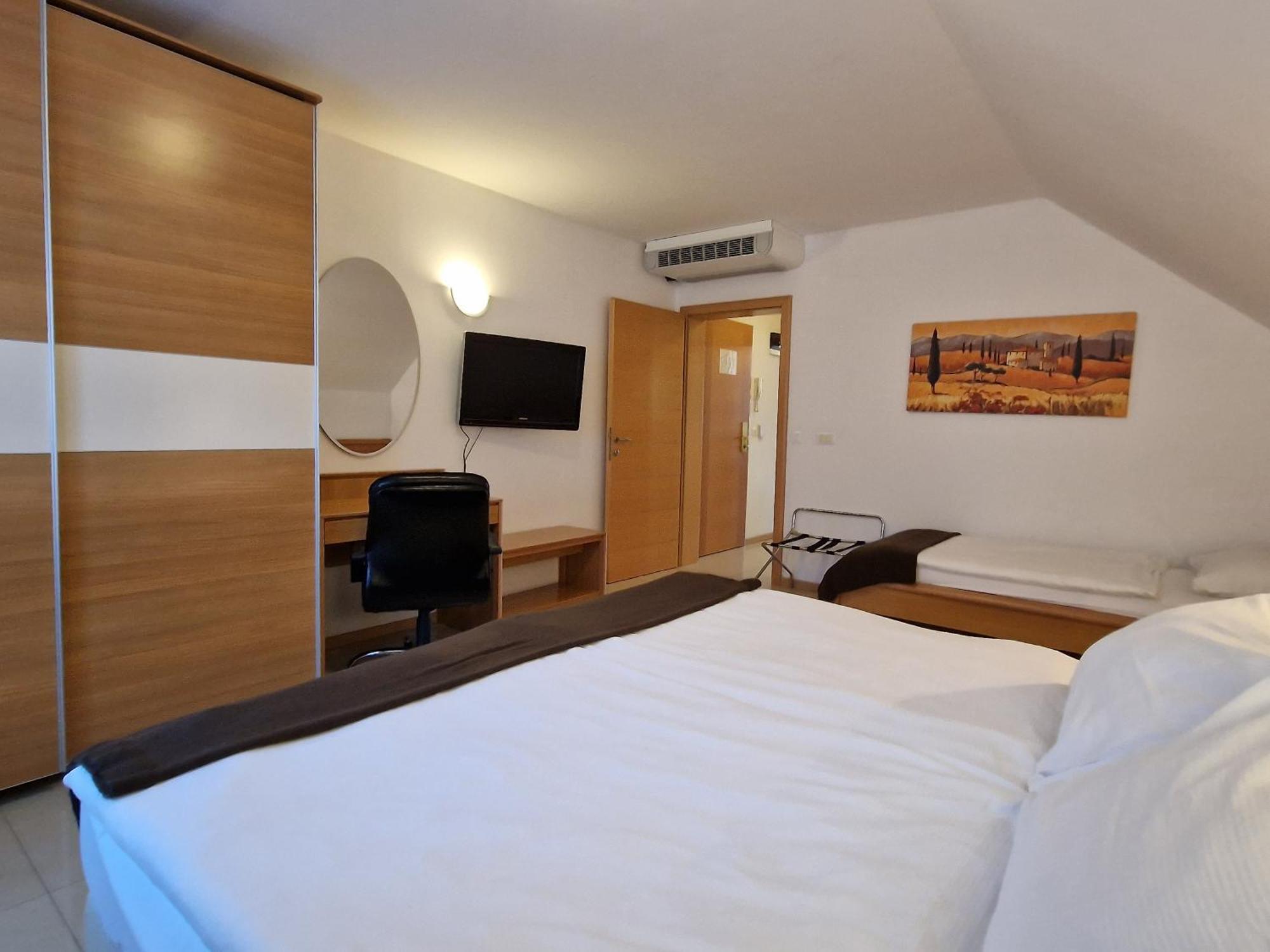 Aparthotel Gaja Μπλεντ Εξωτερικό φωτογραφία