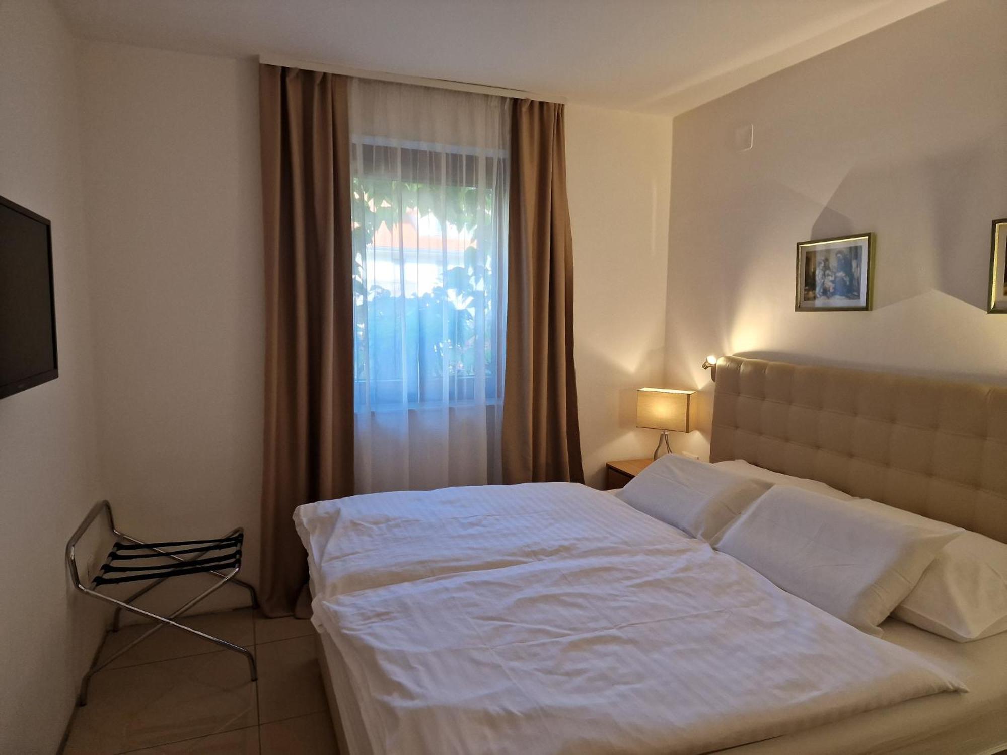 Aparthotel Gaja Μπλεντ Εξωτερικό φωτογραφία
